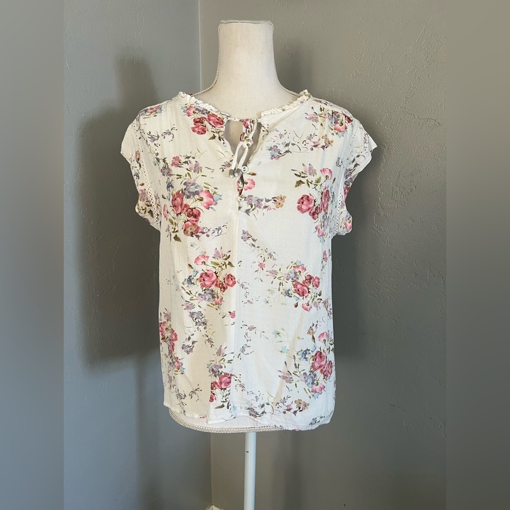 Buffalo David Bitton White Floral Blouse size M